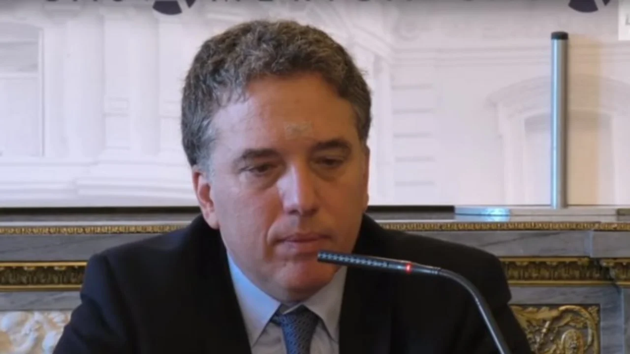 La oposición pidió la renuncia de Dujovne tras la difusión del escándalo