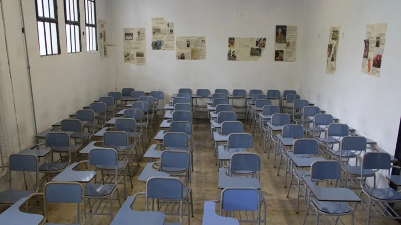 El desfinanciamiento de la única carrera gratuita de Periodismo Deportivo: Otra forma de callar voces