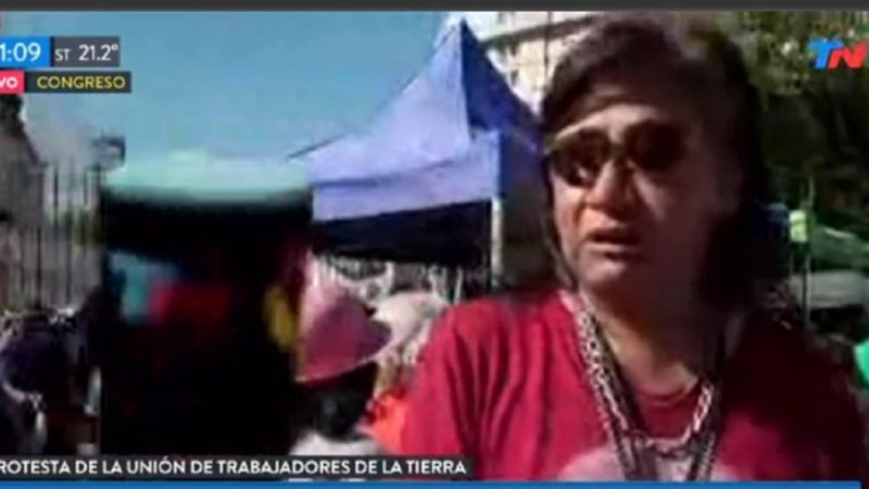 Un vecino criticaba a Macri y el notero de TN le sacó el micrófono