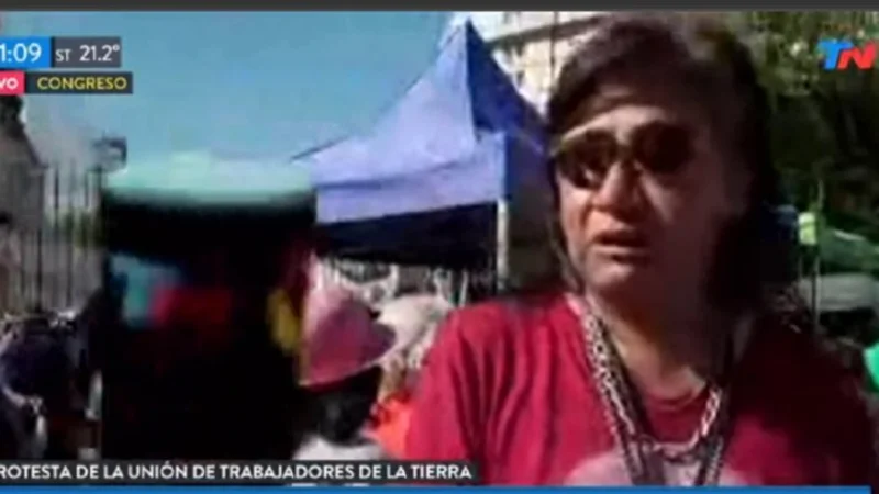 Un vecino criticaba a Macri y el notero de TN le sacó el micrófono