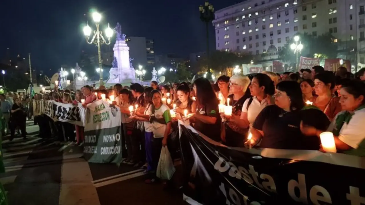 Multitudinaria movilización al Congreso contra el tarifazo