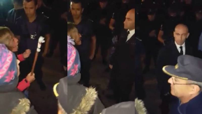 Reprimieron a trabajadores estatales que cortaron una ruta en Chubut