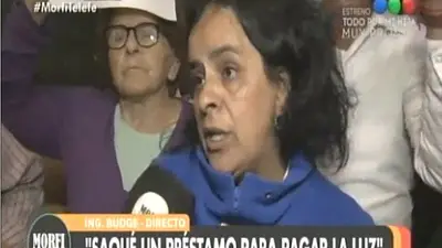 Una mujer le vino 14 mil pesos de luz y le dijo de todo a Macri en un móvil en vivo Una mujer le vino 14 mil pesos de luz y le dijo de todo a Macri en un móvil en vivo