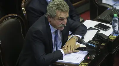 Rossi apuntó que Macri "extorsiona" a los trabajadores con el tarifazo Rossi apuntó que Macri "extorsiona" a los trabajadores con el tarifazo