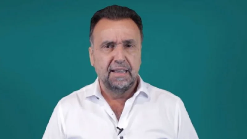 Navarro destrozó a Lucas Llach por la corrida del dólar