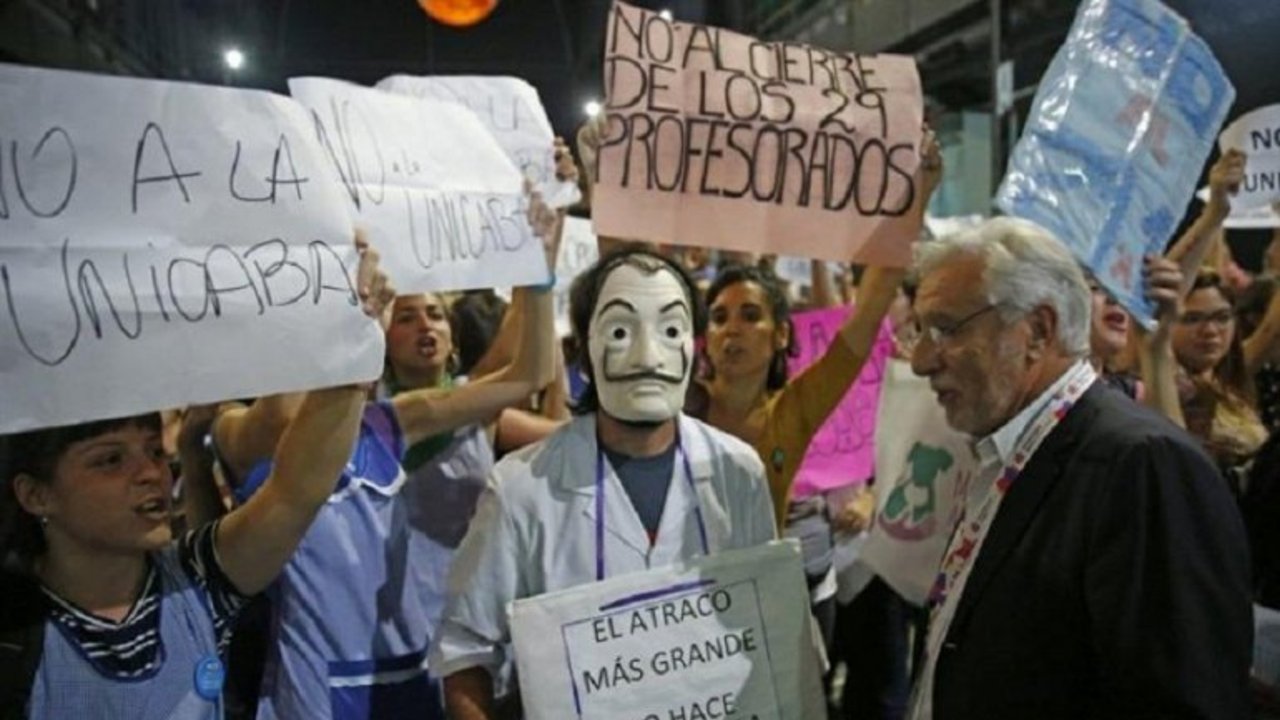 UniCaba: una bomba contra la educación pública