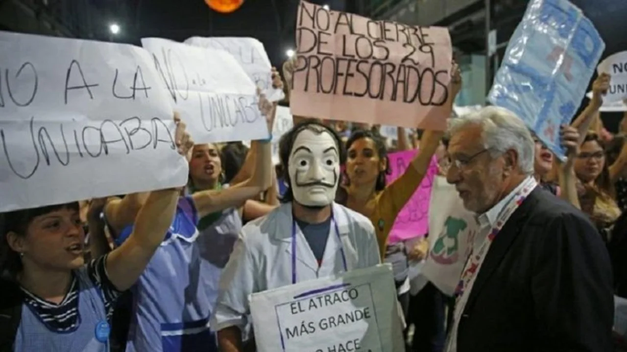 UniCaba: una bomba contra la educación pública