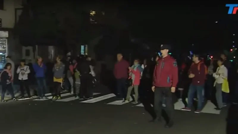 Vecinos de Caballito cortaron las calles por la falta de luz que dejó el temporal
