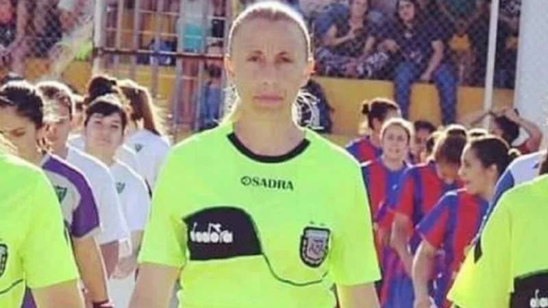 Indignación en San Juan: Quemaron con agua hirviendo a una jueza de línea y el club la desmintió