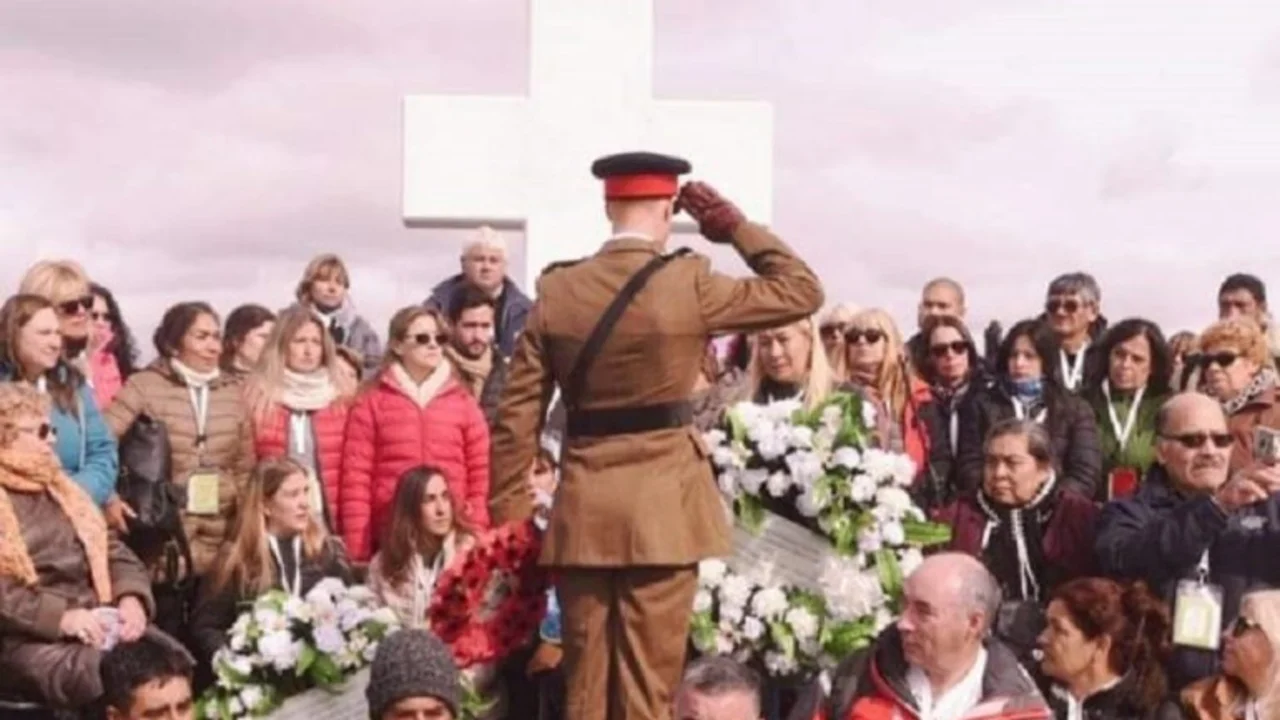 Guerra de Malvinas: entrevista de El Destape a Geoffrey Cardozo, el británico que construyó el cementerio en Darwin
