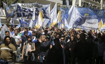 En la semana de la marcha de la CGT, el secretario de Trabajo viajó al exterior | Trabajo