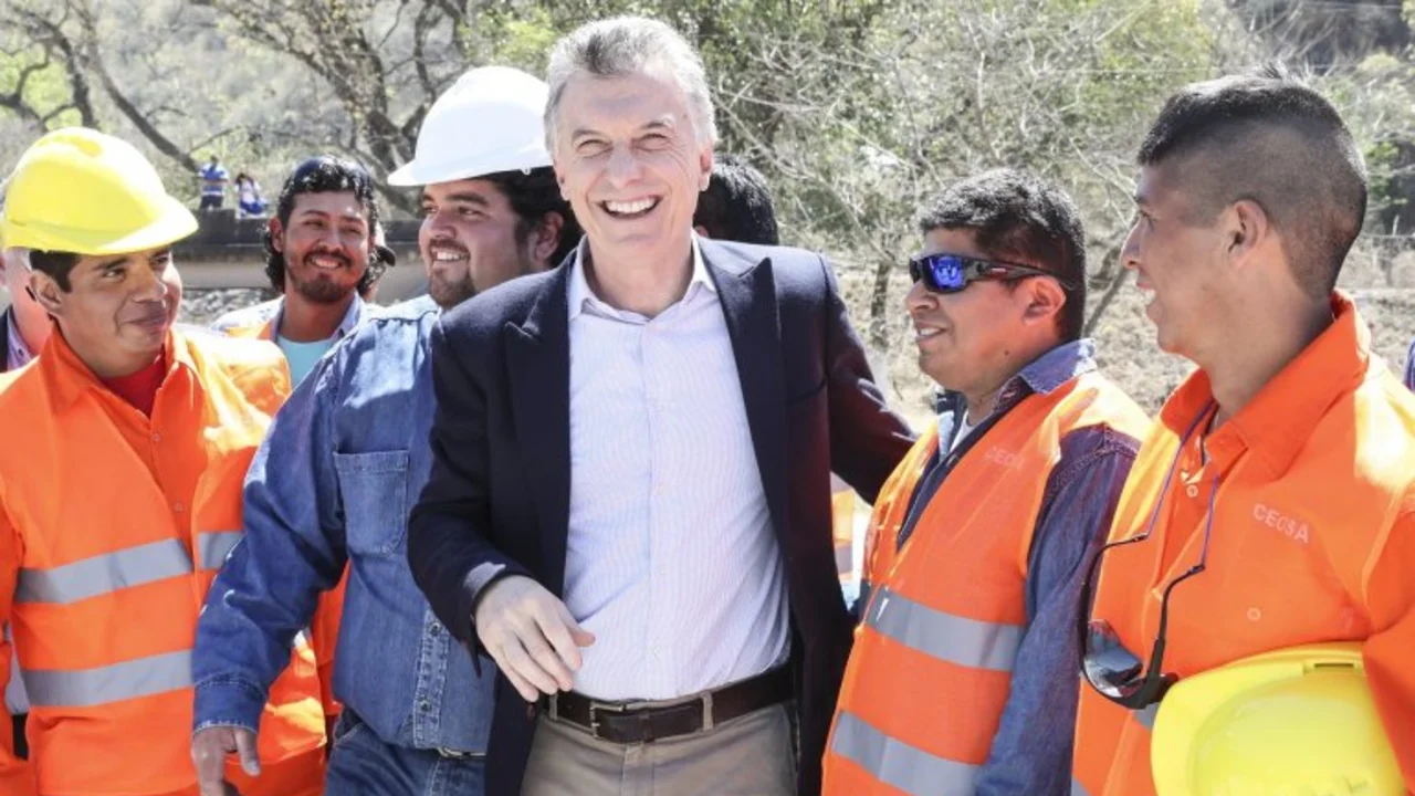 Trabajadores de La Plata en la calle: "A Macri lo votamos y nos fundió, perdonanos Cristina"