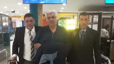 Alberto Samid vuelve al país custodiado: "Me fui un fin de semana de vacaciones, estaba estresado" Alberto Samid vuelve al país custodiado: "Me fui un fin de semana de vacaciones, estaba estresado"