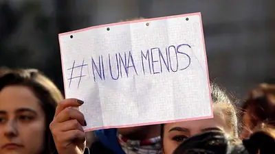 La indignante respuesta de una Policía ante una víctima de violación: "Ya es mayor, decide por su cuerpo" La indignante respuesta de una Policía ante una víctima de violación: "Ya es mayor, decide por su cuerpo"