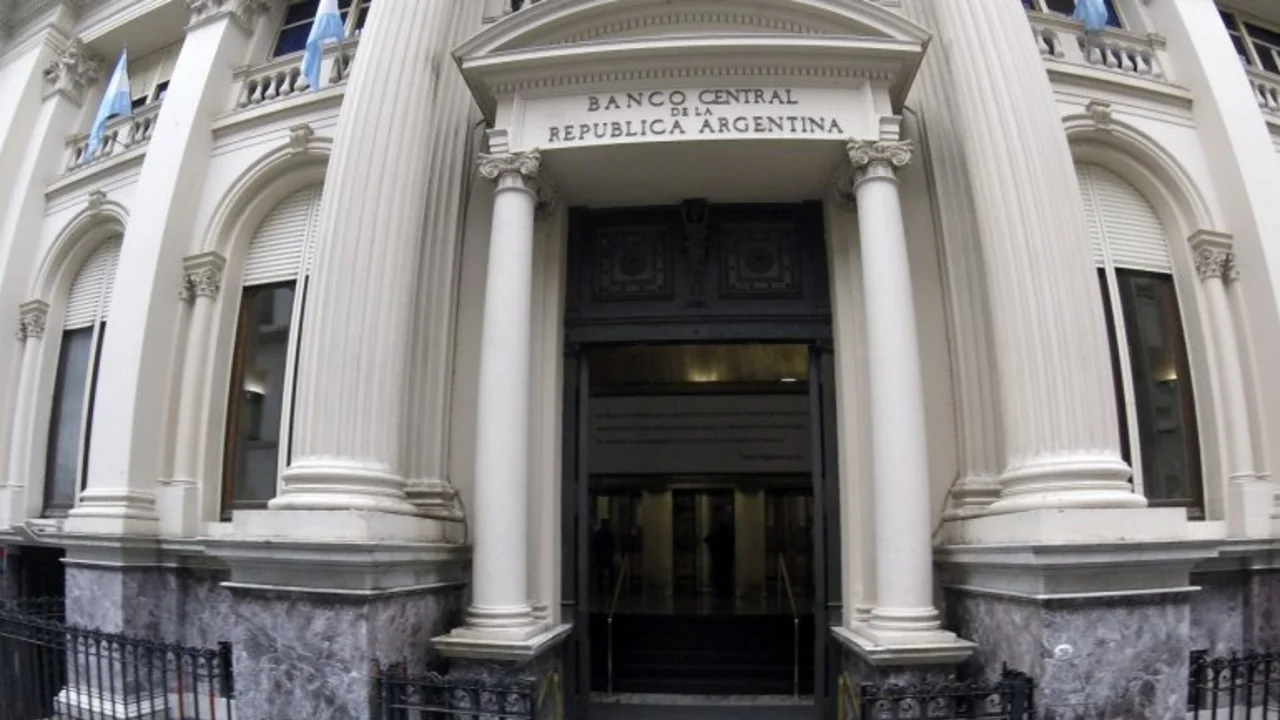 Bancarios advierten por el peligro de las leliq y el corralito