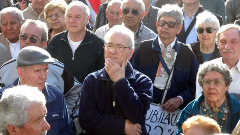Elecciones 2019: el gobierno, furioso con la propuesta de Alberto Fernández de subir jubilaciones con el dinero de las Leliq