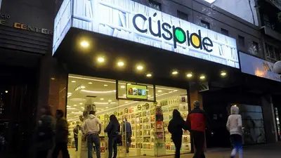 La editorial del Grupo Clarín publicó la pre-venta del libro de Cristina Kirchner y se saturó su sitio web La editorial del Grupo Clarín publicó la pre-venta del libro de Cristina Kirchner y se saturó su sitio web