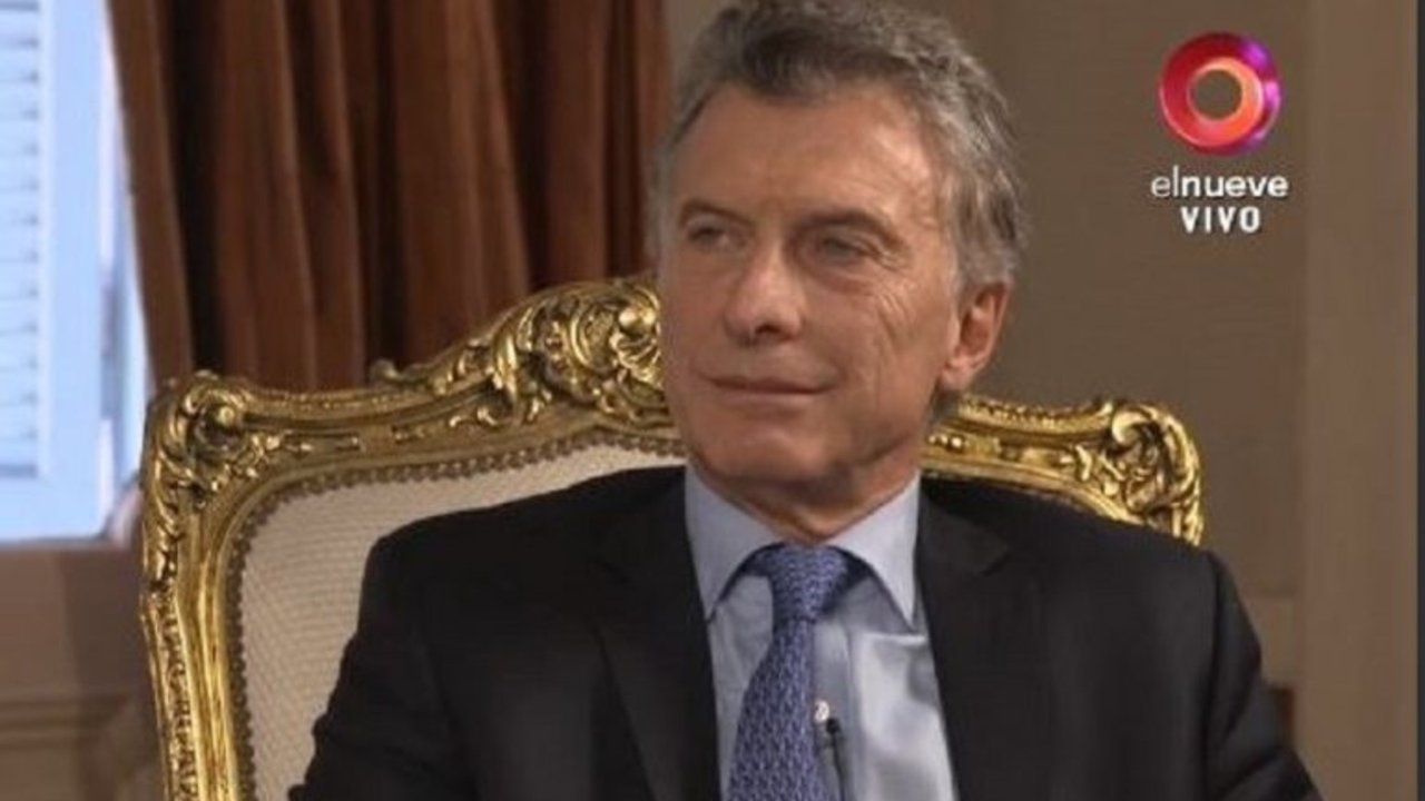 En medio de la devaluación del 3%, Macri dice: "Estamos saliendo de la recesión"
