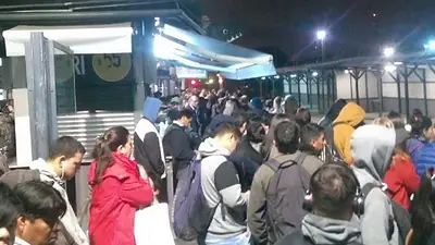 Estado el tren Sarmiento: Luego del tarifazo de transporte, hay fallas en Caballito y el servicio funciona reducido Estado el tren Sarmiento: Luego del tarifazo de transporte, hay fallas en Caballito y el servicio funciona reducido