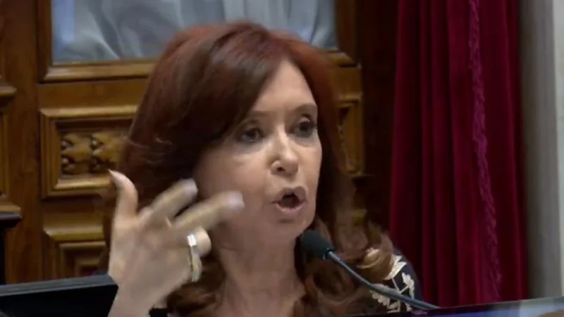 Cristina rompió récords de ventas y su libro se agotó en dos horas en la Ciudad