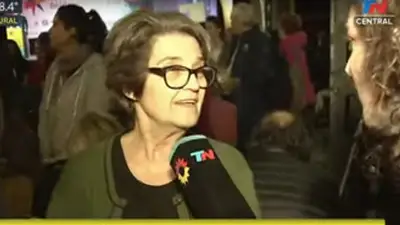 El mal momento de cronista de TN cuando silbaron a Avelluto en la Feria del Libro El mal momento de cronista de TN cuando silbaron a Avelluto en la Feria del Libro