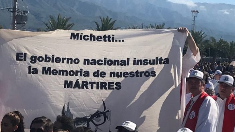 Una procesión de curas en La Rioja con protestas a Gabriela Michetti