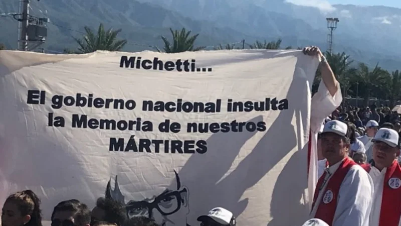 Una procesión de curas en La Rioja con protestas a Gabriela Michetti