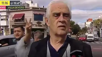 La reacción en un móvil de TN cuando gritaron "volvé Cristina" La reacción en un móvil de TN cuando gritaron "volvé Cristina"