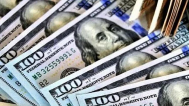 Dólar hoy: la divisa se dispara 50 centavos y hay alerta en el mercado