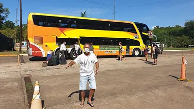 Repatriaron a 16 argentinos varados en el paso internacional Iguazú, frontera con Brasil Repatriaron a 16 argentinos varados en el paso internacional Iguazú, frontera con Brasil