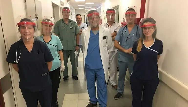 Coronavirus: producen mascaras protectoras y las donan a hospitales para proteger a doctores