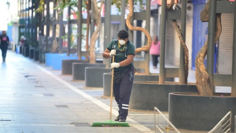 Las ART deberán cubrir casos de coronavirus en trabajadores exceptuados de la cuarentena