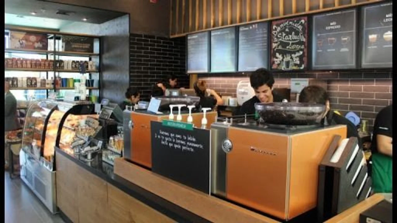 Por el coronavirus, Starbucks y Burger King dejan de pagar sueldos en Chile