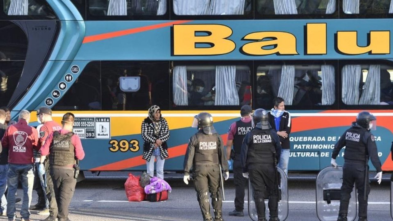 La odisea de los extranjeros echados por Morales de Jujuy: “Nosotros no queríamos subir al micro”