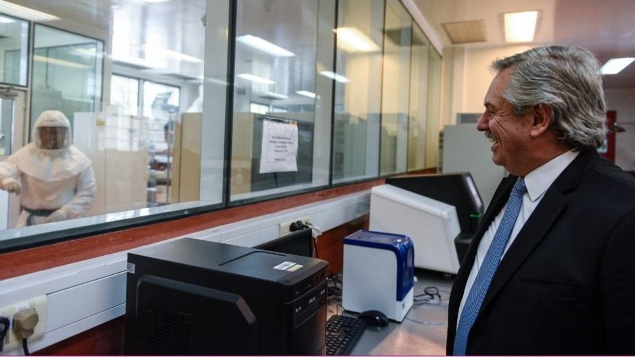 Alberto Fernández a los médicos del Malbrán: "Hacen historia"