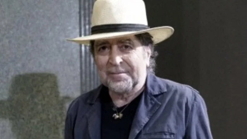 Primera aparición pública de Joaquín Sabina, recuperado de la violenta caída que lo bajó de los escenarios