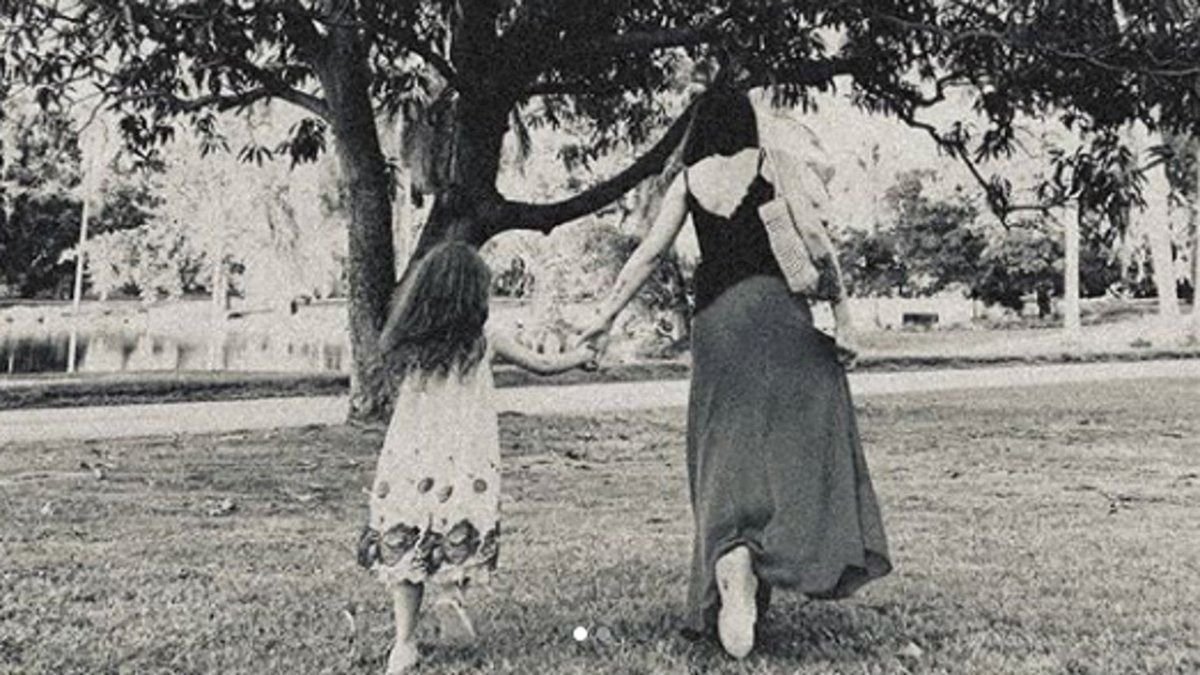 Video: Florencia Kirchner le contó a su hija Helena dónde está el ...