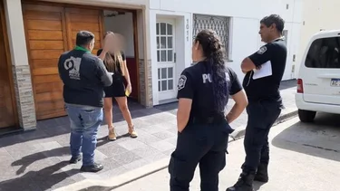 Encontraron a la mujer que se metió en el baúl de un taxi