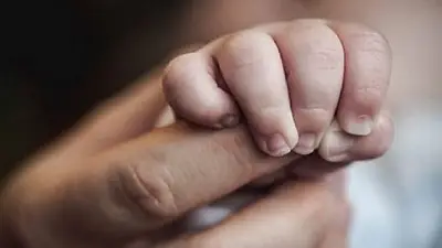 Por el coronavirus le prohíben a un padre presenciar el nacimiento de su hija Por el coronavirus le prohíben a un padre presenciar el nacimiento de su hija