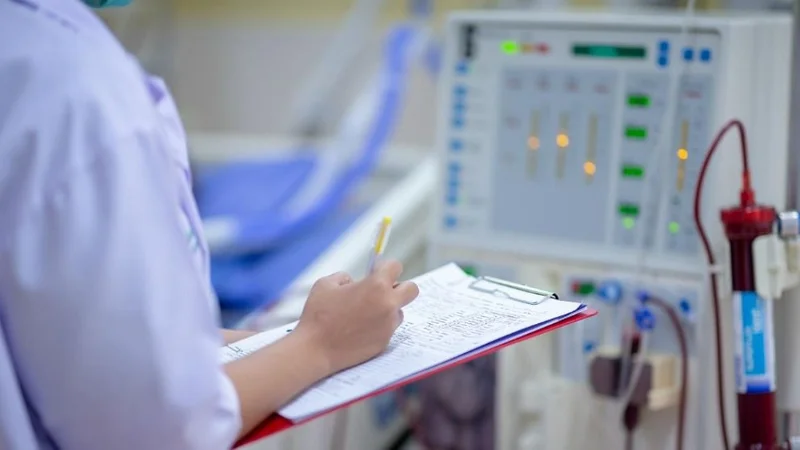 Más de 30.000 pacientes en diálisis deben romper la cuarentena tres veces por semana