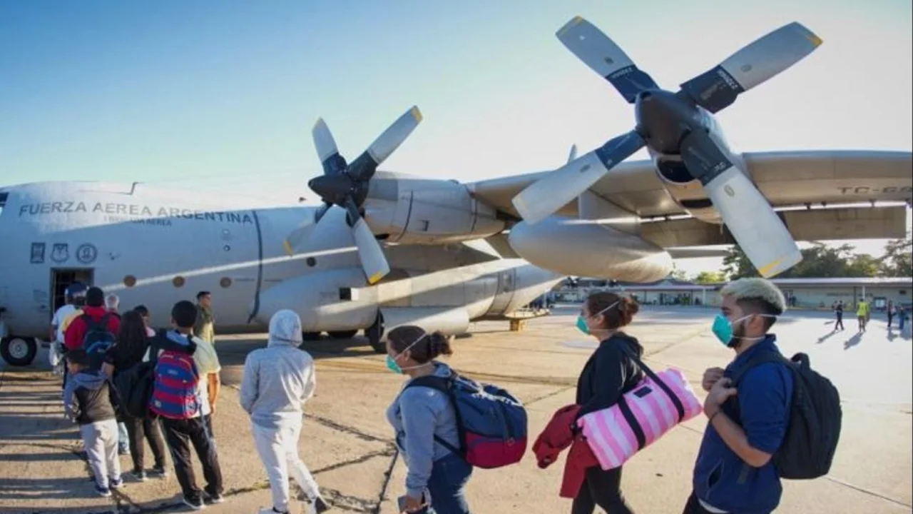 El Gobierno anunció cuáles serán los próximos vuelos militares de rescate