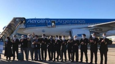 Llegó el avión que trajo 14 toneladas de insumos desde China