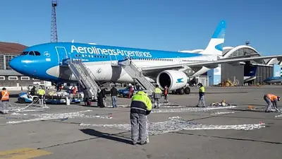 La contundente respuesta de una azafata a las críticas por el vuelo a China La contundente respuesta de una azafata a las críticas por el vuelo a China