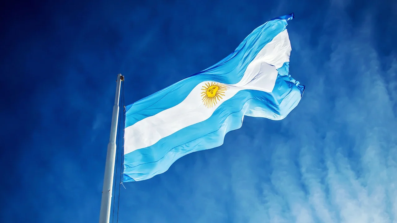 Homenaje de Suiza a Argentina por la lucha contra el coronavirus: iluminaron los Alpes con la bandera