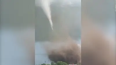 En medio de la pandemia por coronavirus, Estados Unidos sufre un mortal tornado En medio de la pandemia por coronavirus, Estados Unidos sufre un mortal tornado