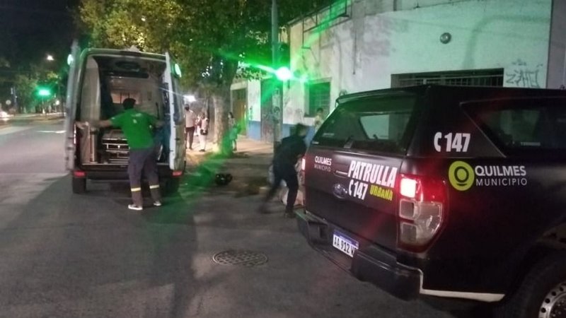 Un conductor atropelló a un motociclista y se dio a la fuga