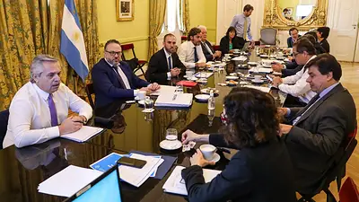 Alberto y el gabinete salieron a repudiar a Clarín y al macrismo por convocar a marchar a la casa de Cristina Alberto y el gabinete salieron a repudiar a Clarín y al macrismo por convocar a marchar a la casa de Cristina