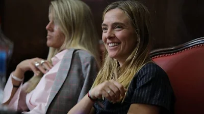 Presos, patrullas y "estatizar el capital": la disparatada teoría de una senadora de Cambiemos por el coronavirus Presos, patrullas y "estatizar el capital": la disparatada teoría de una senadora de Cambiemos por el coronavirus