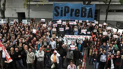 Trabajadores de Clarín repudiaron el escándalo con los jueces en Lago Escondido Trabajadores de Clarín repudiaron el escándalo con los jueces en Lago Escondido
