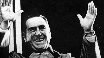 Compartió un video con su abuelo y todos lo confundieron con Juan Domingo Perón Compartió un video con su abuelo y todos lo confundieron con Juan Domingo Perón
